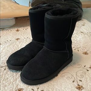 Koolaburra by UGG Black Suede Boots